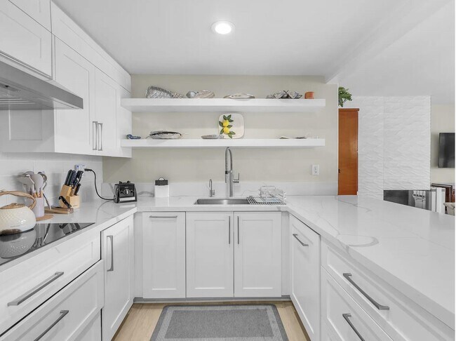 Building Photo - 910 Island Dr