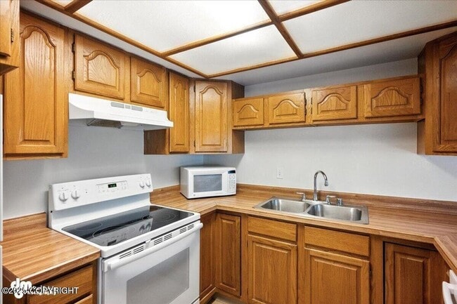 Building Photo - 305 Donna Dr