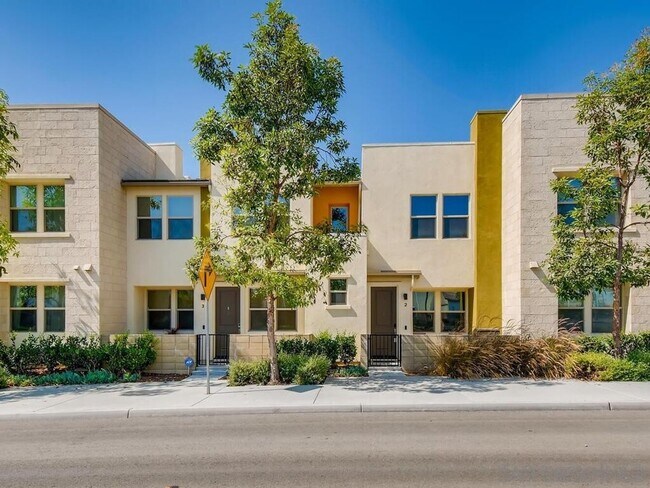 Building Photo - Bright and Modern 2 Bedroom Townhome in Otay Ranch!