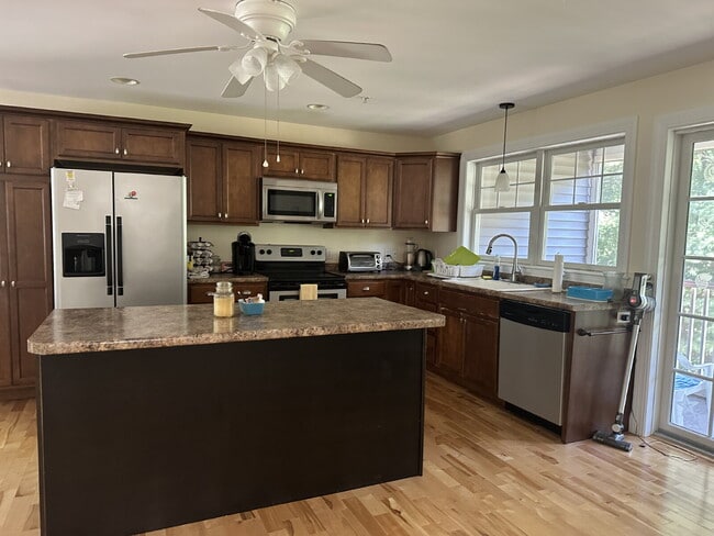 Building Photo - Winter Rental, Coastal Living Done Right – 4BR, 3BA, Fully Furnished