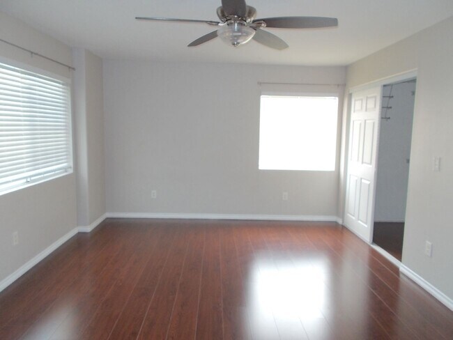 Building Photo - Spacious 4-Bedroom Home with Pool & 3-Car ...