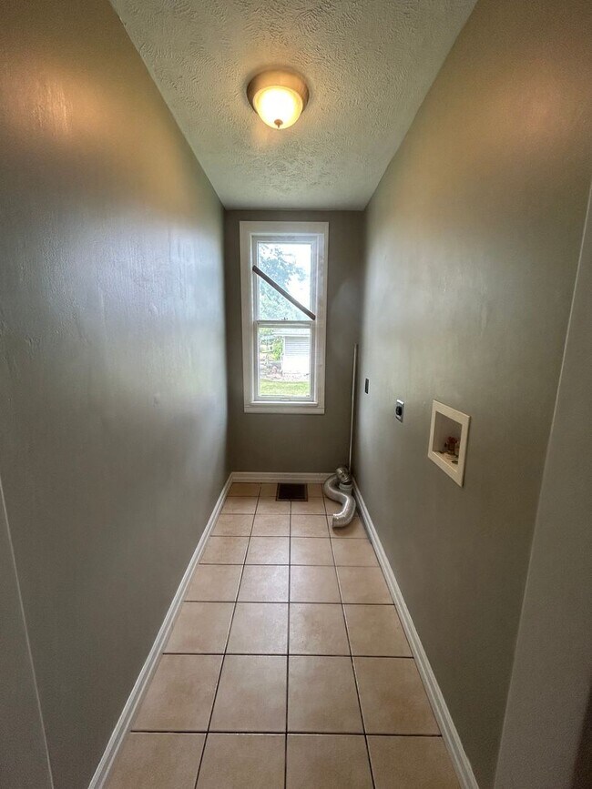 Building Photo - 6 Month Initial Lease-4904 Holdrege 2bed/1bath-Located near historic University Place