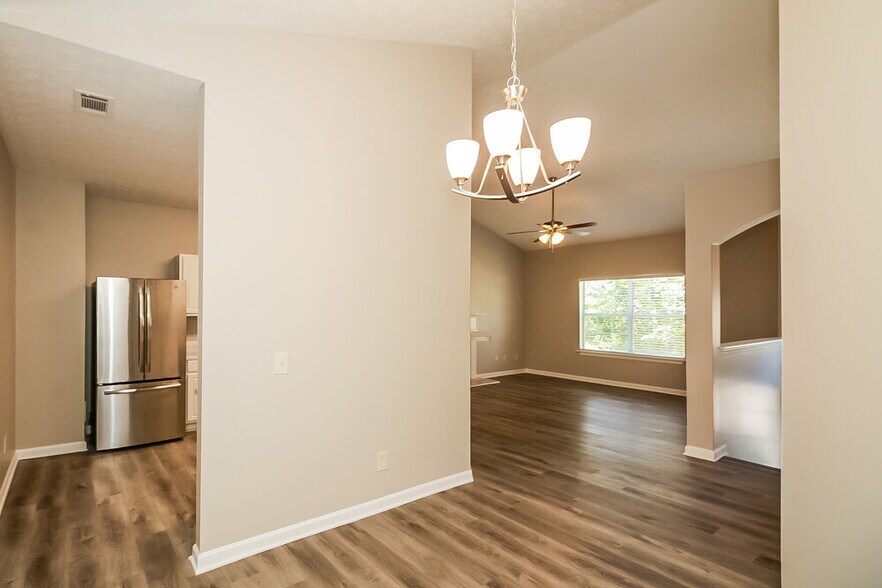 Building Photo - 4420 Roche St