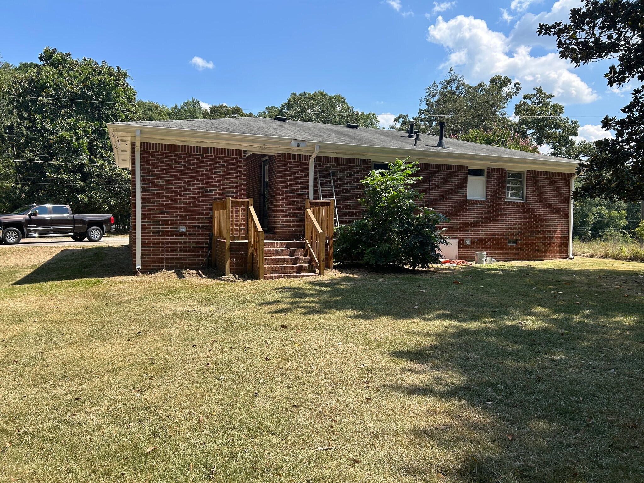 Building Photo - 665 S Wildwood Dr