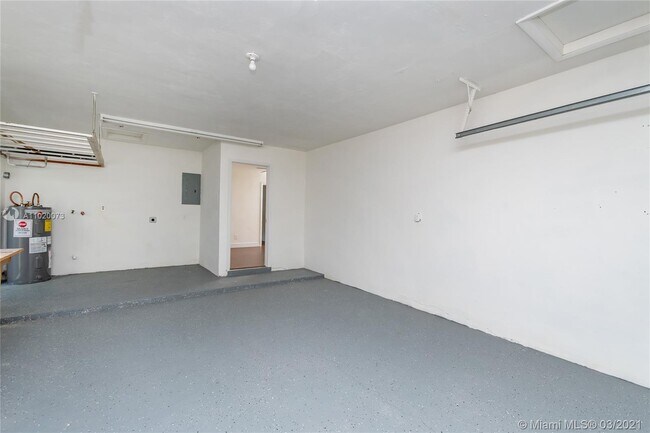Building Photo - 4500 SW 42nd Ter
