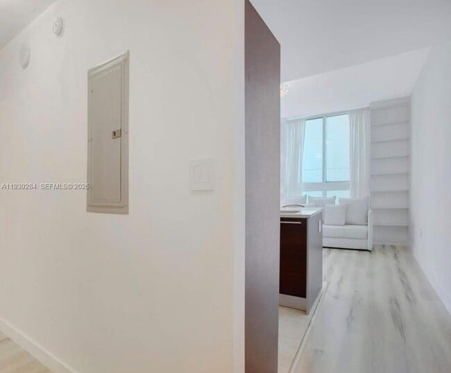 Building Photo - 1900 N Bayshore Dr