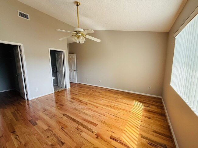 Building Photo - 2843 Thaxton Dr