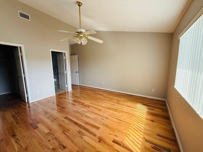 Building Photo - Townhome in Palm Harbor