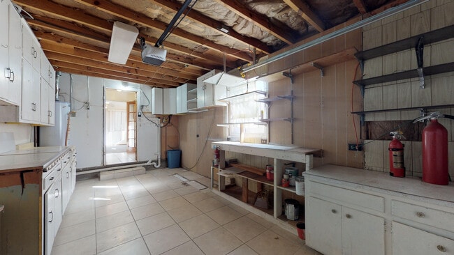 Building Photo - UPTOWN 3/BD 2/BA 1/CP WORKSHOP