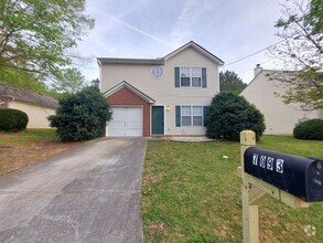 Building Photo - Spacious Home in Quiet Neighborhood