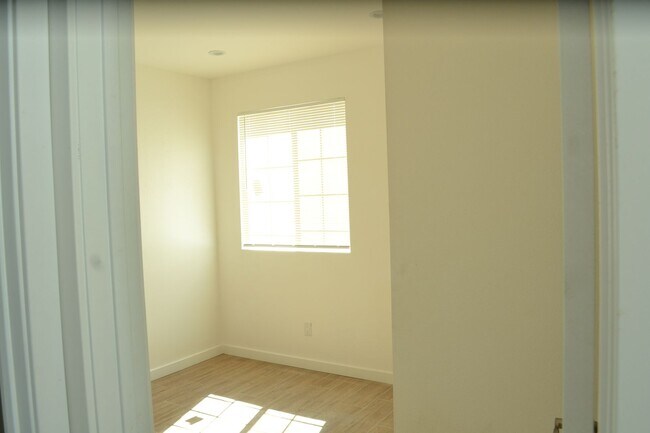 Building Photo - Central Homes