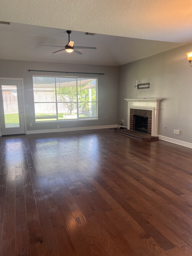 Building Photo - 9327 Restover Ln