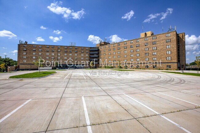 Building Photo - 7460 Graceland Dr