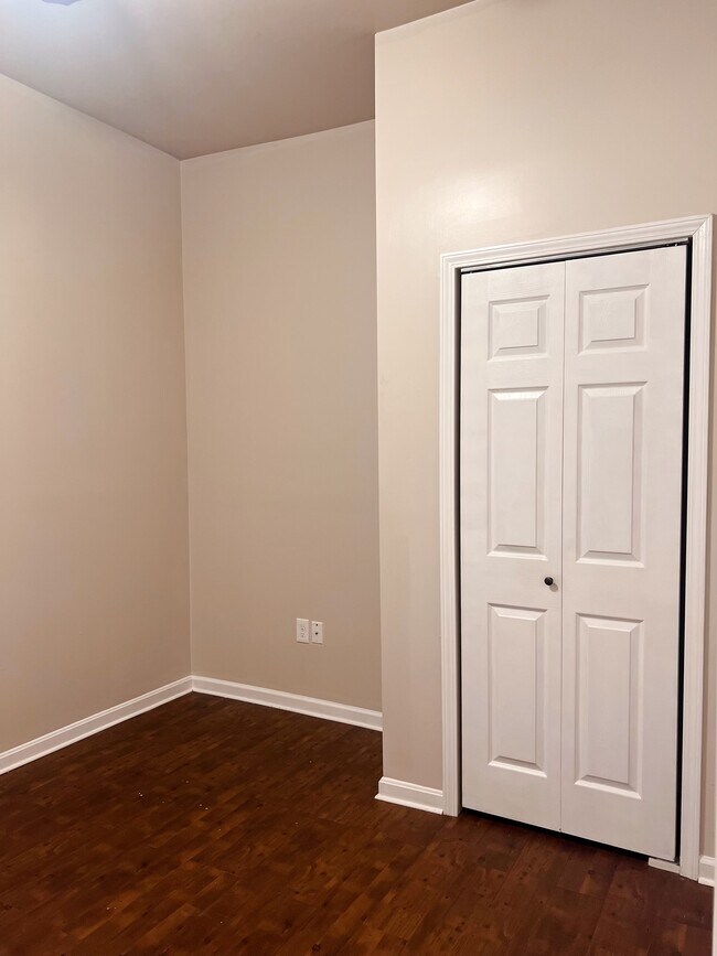 Building Photo - 1333 Saint Johns Ln