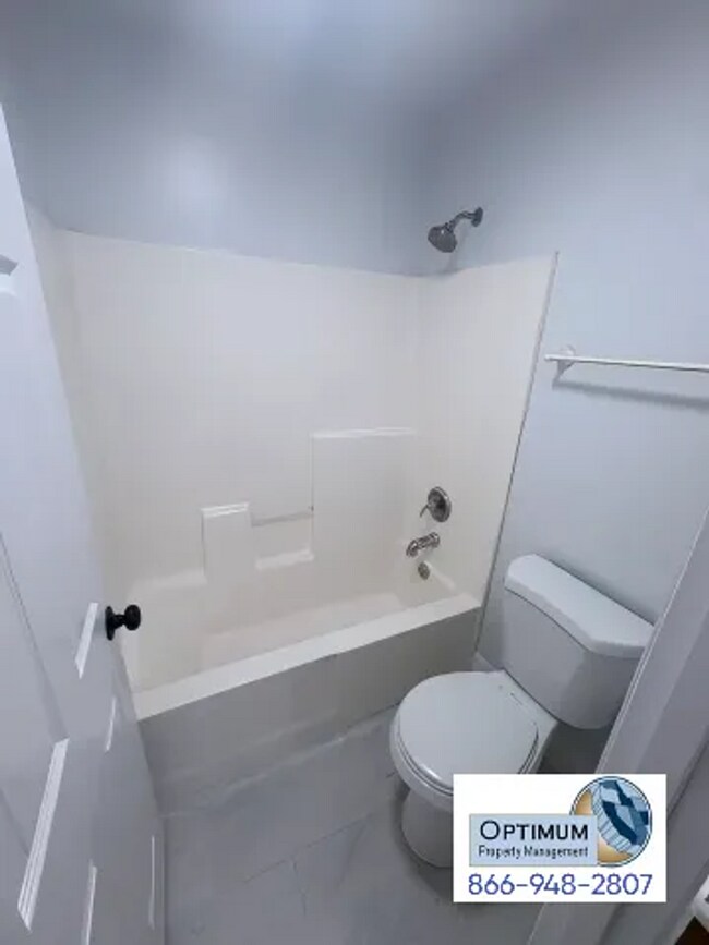 Building Photo - Spacious 4-Bedroom Home with Elegant Finishes & Convenient Location