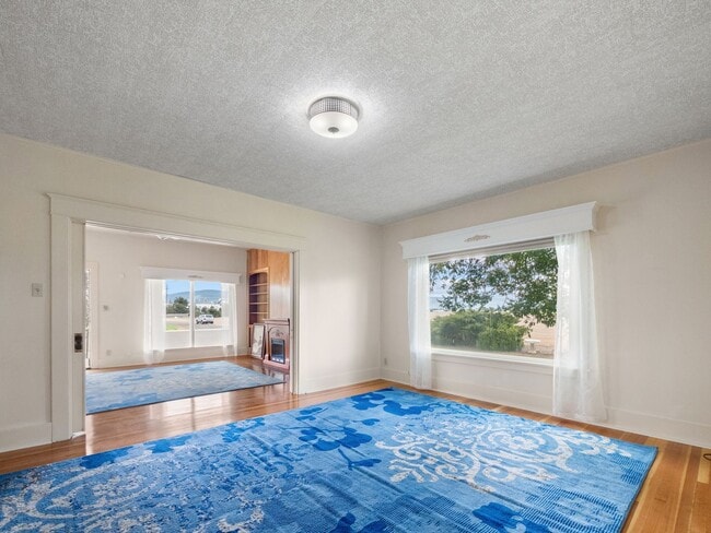 Building Photo - Beautiful craftsman style farmhouse outside Island City with inspiring views of the Grande Ronde ...