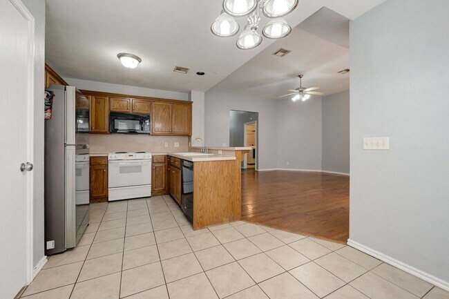 Building Photo - Gorgeous 3 bedroom 2 Bath Home in the Heart of Edmond