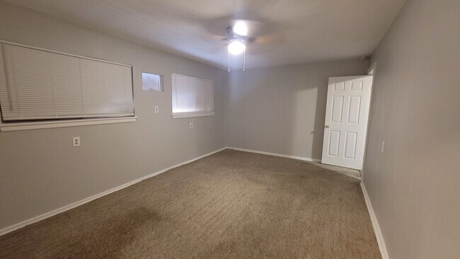 Building Photo - Recently remodeled 2 Bedroom 2 Bathroom