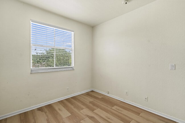 Building Photo - 5919 Walnut Park Ln