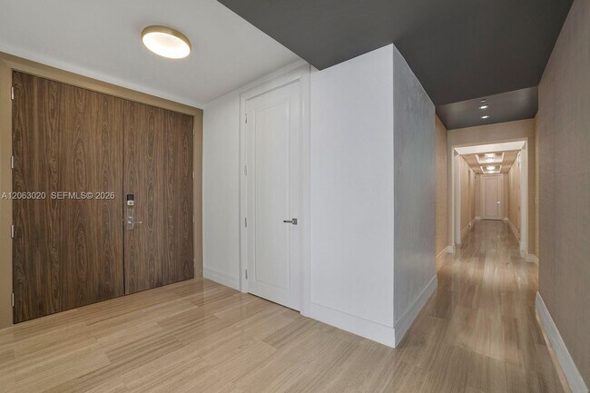 Building Photo - 17749 Collins Ave