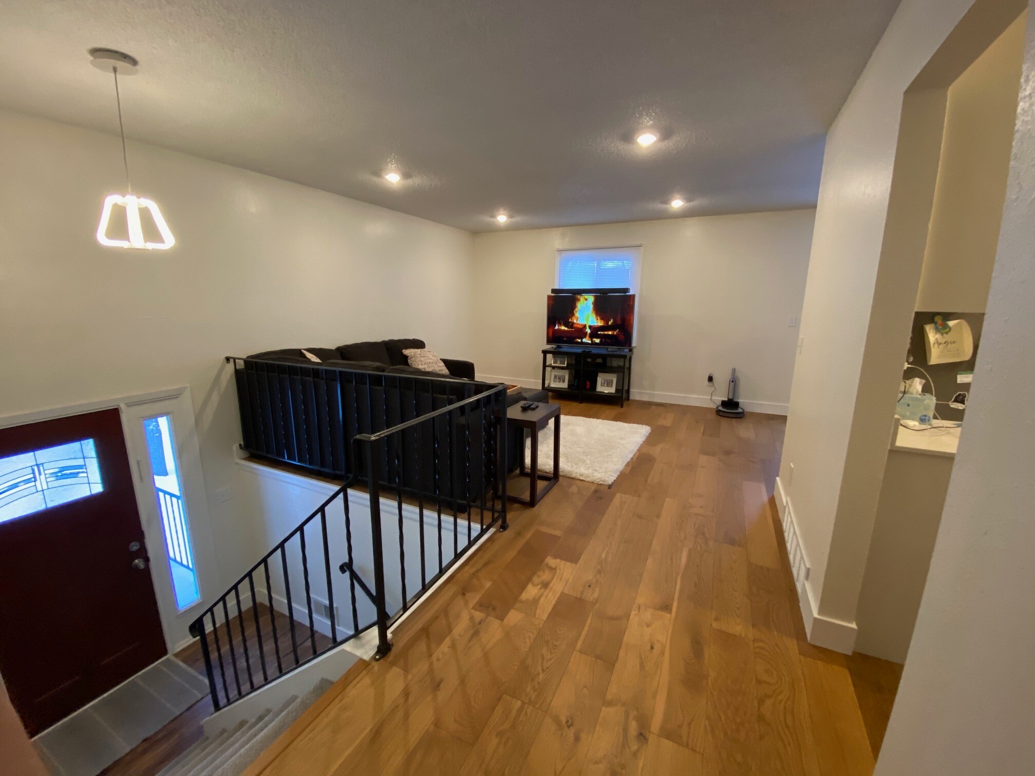 Large living room - 6228 Magnolia Ln N