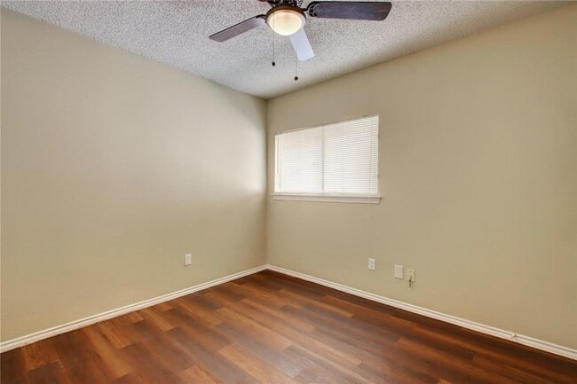Building Photo - 5822 Shreveport Dr
