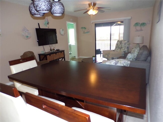 Building Photo - 4016 Oakview Dr