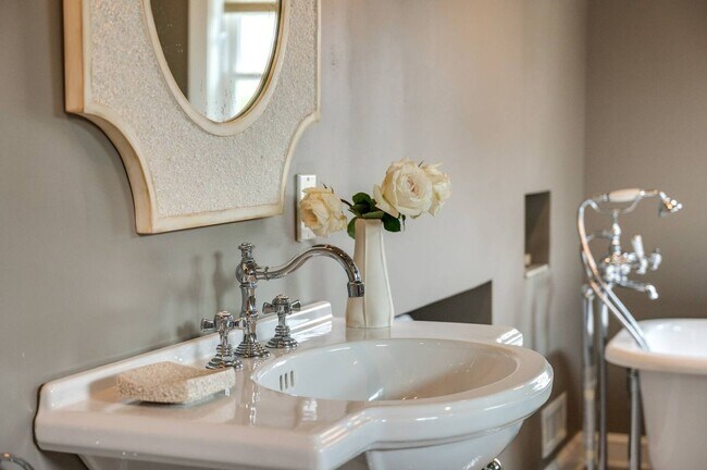 Building Photo - 62 Abrahams Landing Rd