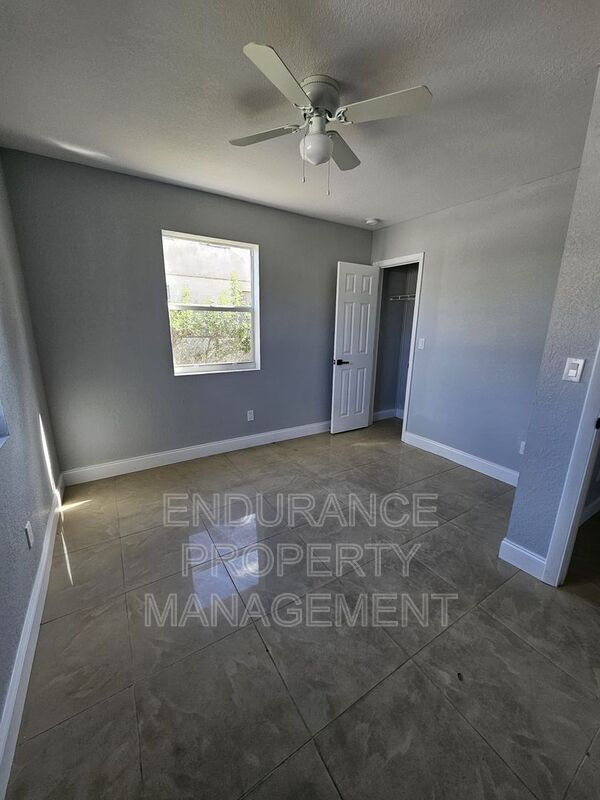 Building Photo - 809 W 5th St