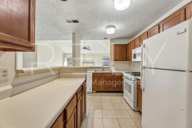 Building Photo - 604 David Curry Dr