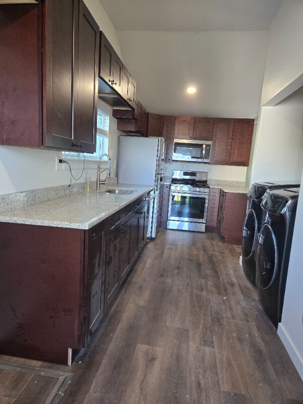 Building Photo - 131 2nd St