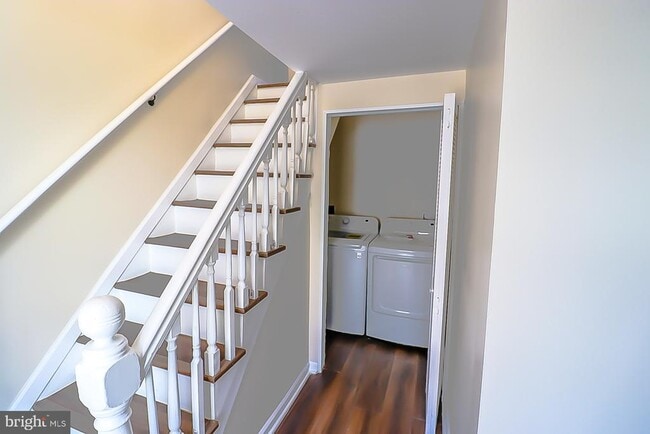 Building Photo - 427 Highland Ave