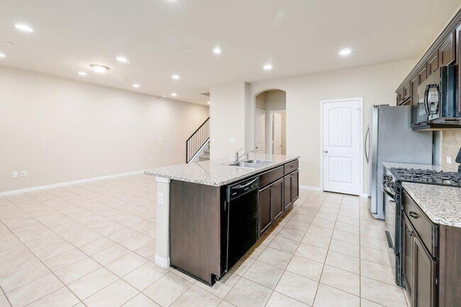 Building Photo - 2880 Donnell Dr