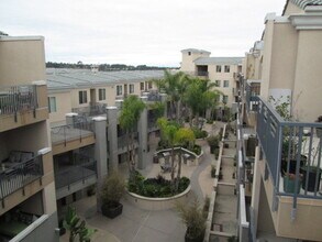 Building Photo - Adorable 1BR Condo in Carmel Valley with W...