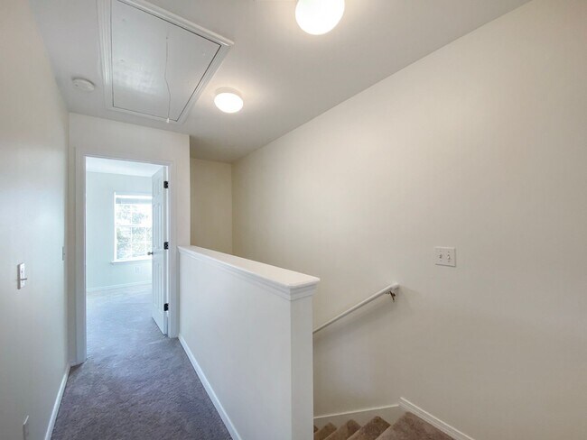 Building Photo - Two Bedroom Townhome in Godley Park with m...