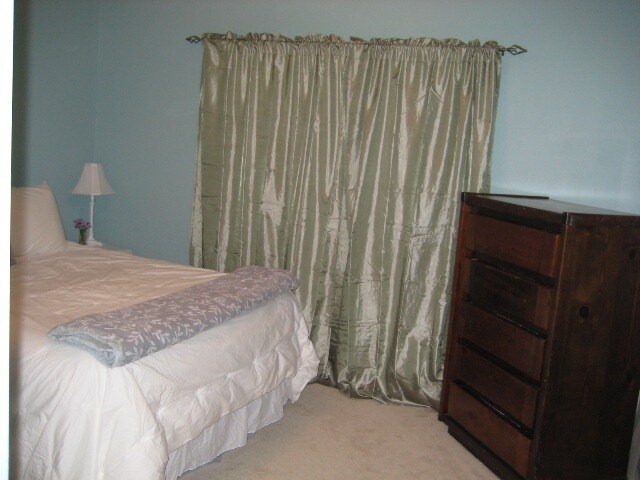 Building Photo - IMMACULATE END UNIT T.HOUSE STYLE CONDO