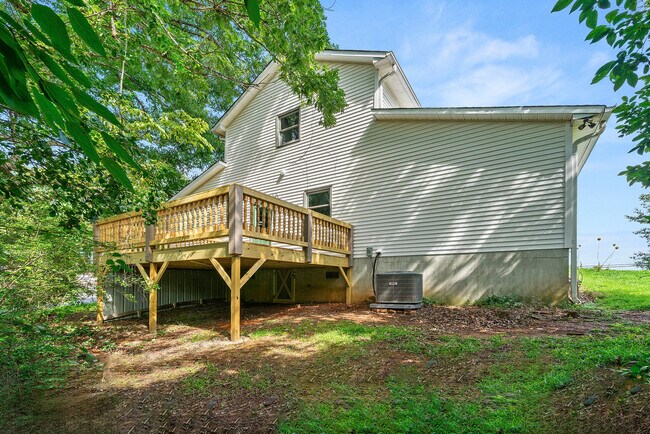 Building Photo - 953 W Shadburn Ave
