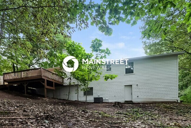 Building Photo - 4 Bedroom Pet-Friendly Home in Marietta, GA with Main Street Renewal