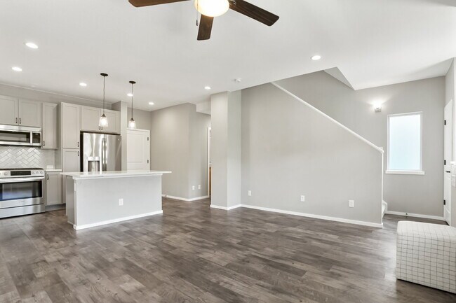 Building Photo - Beautiful 3 Bedroom - 3 1/3 Bathroom Home ...