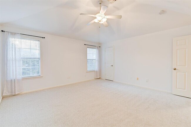 Building Photo - 6012 Kirby Dr