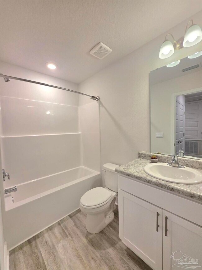 Building Photo - 710 Giese Ln