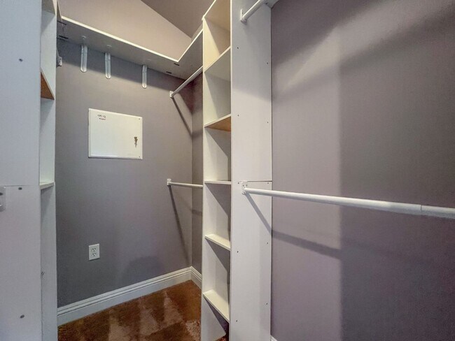 Building Photo - 2Bd/3Ba Seattle Townhouse