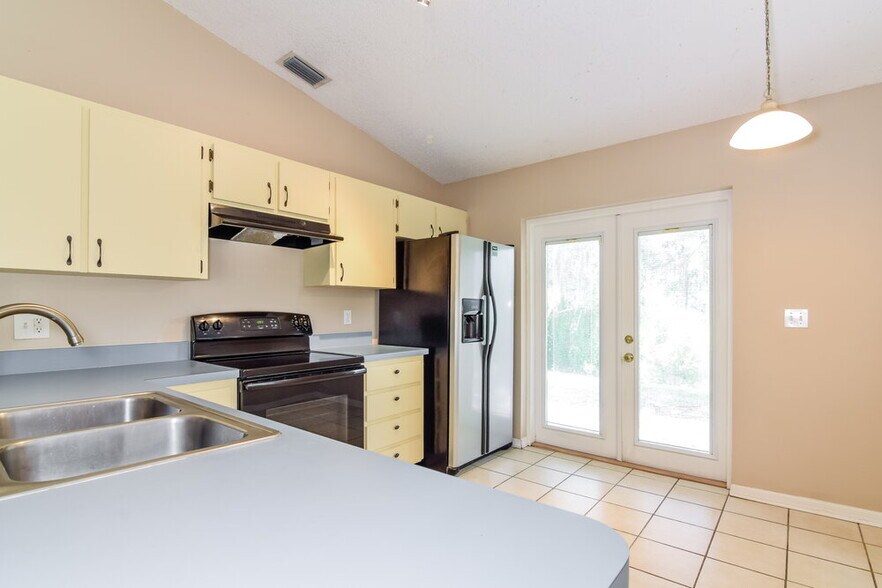 Building Photo - 23033 Clearwater Pl