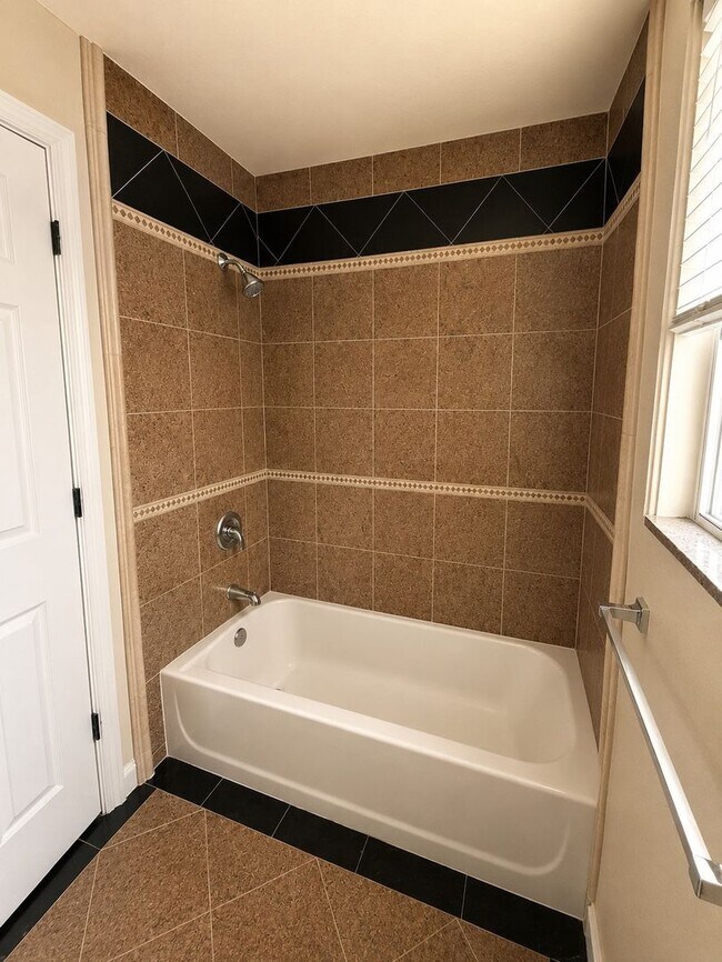Building Photo - 742 Rambleton Dr