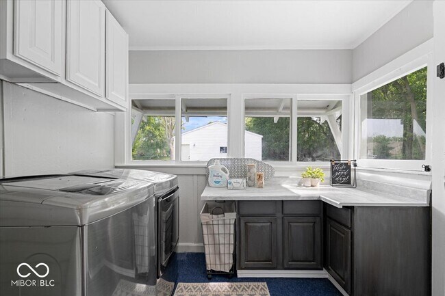 Building Photo - 606 E County Line Rd