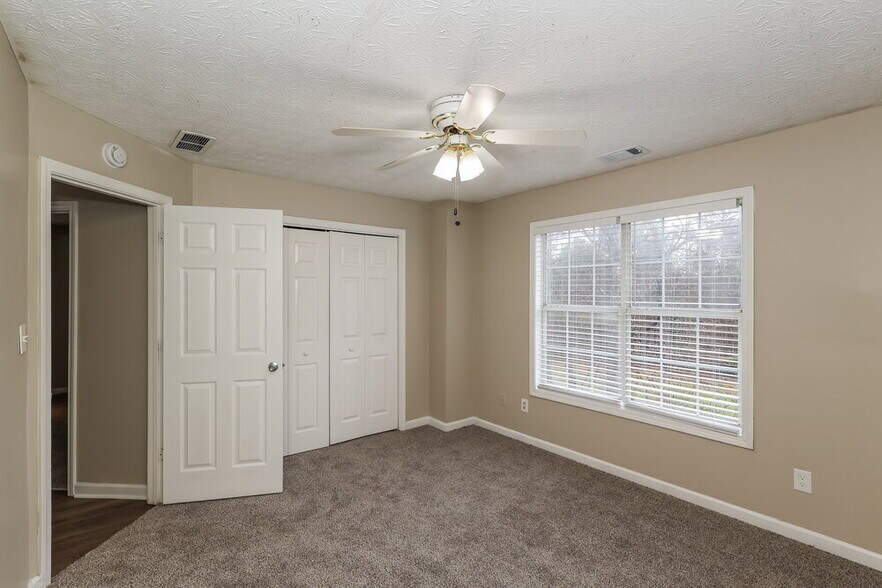 Building Photo - 115 Stratmore Pl