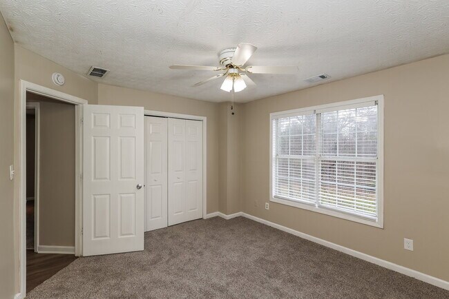 Building Photo - 115 Stratmore Pl