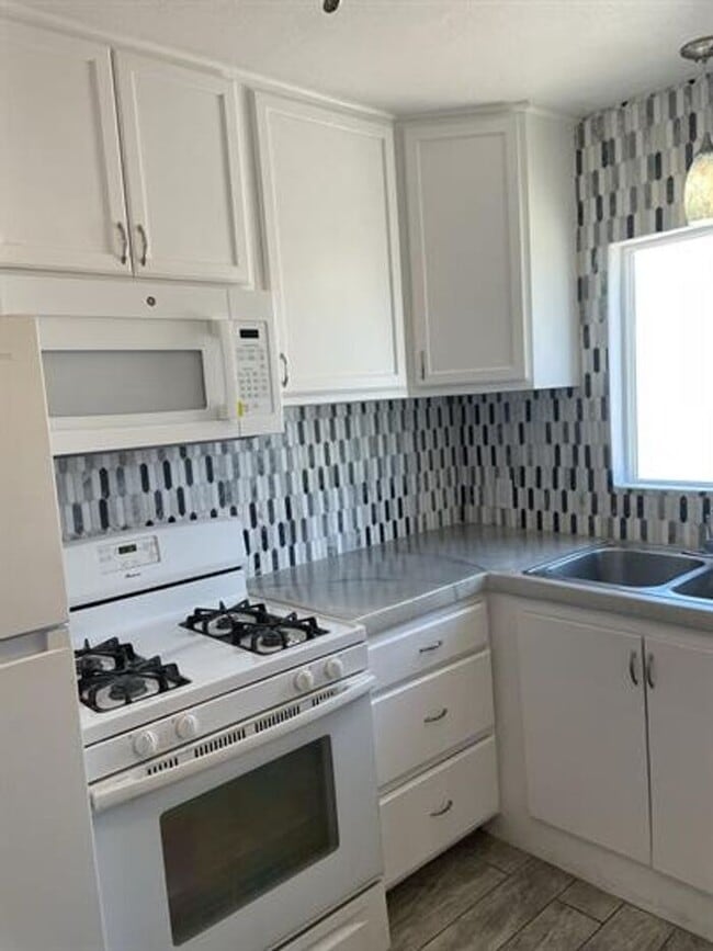 Building Photo - Cute 2 Bedroom Cottage.  Minutes to UofA