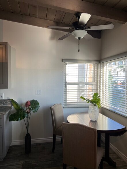 Dining Area - 323 31st Pl