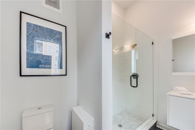 Building Photo - 208 12th St NE